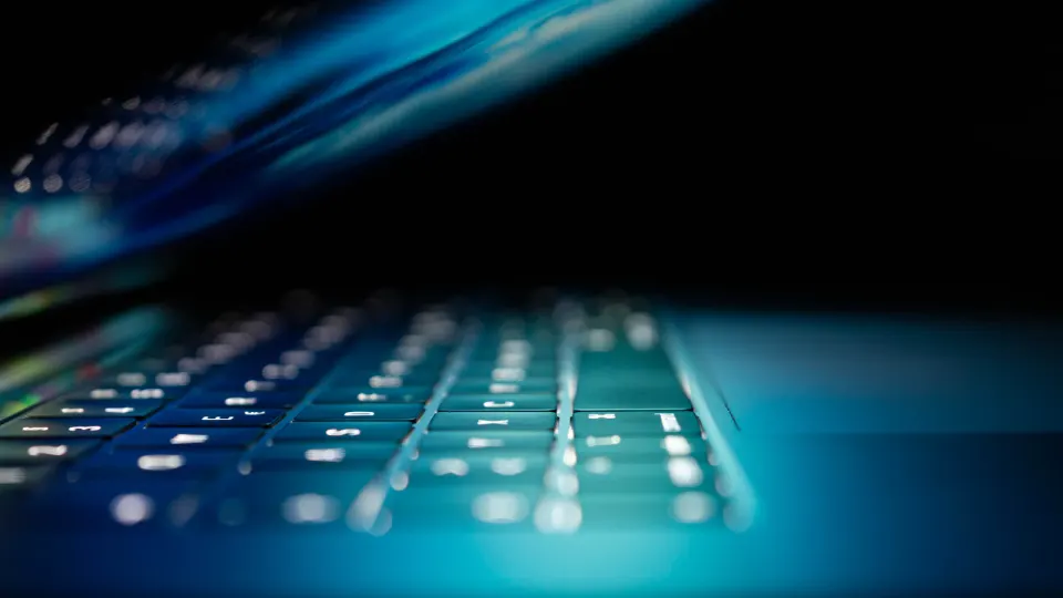 La première heure sur un nouveau serveur dédié Linux : la checklist de durcissement